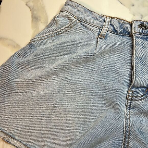 NWT Wild Fable Women's Light Blue Denim Super High Rise Shorts Sz 8 - Picture 3 of 10